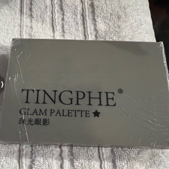 Eyeshadow - Picture 2 of 7